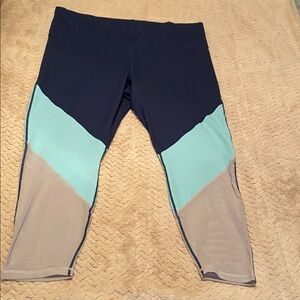 ♥️Fabletics Navy and Light Blue Leggings